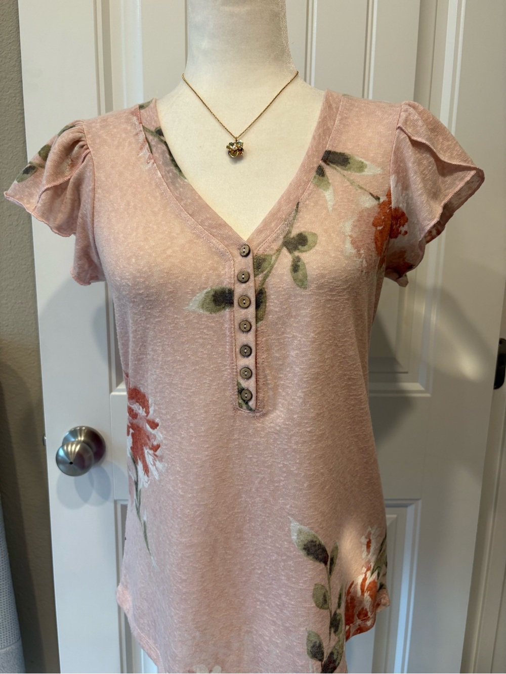 Maurice’s S Pink Floral Short Sleeve V-Neck Blouse
